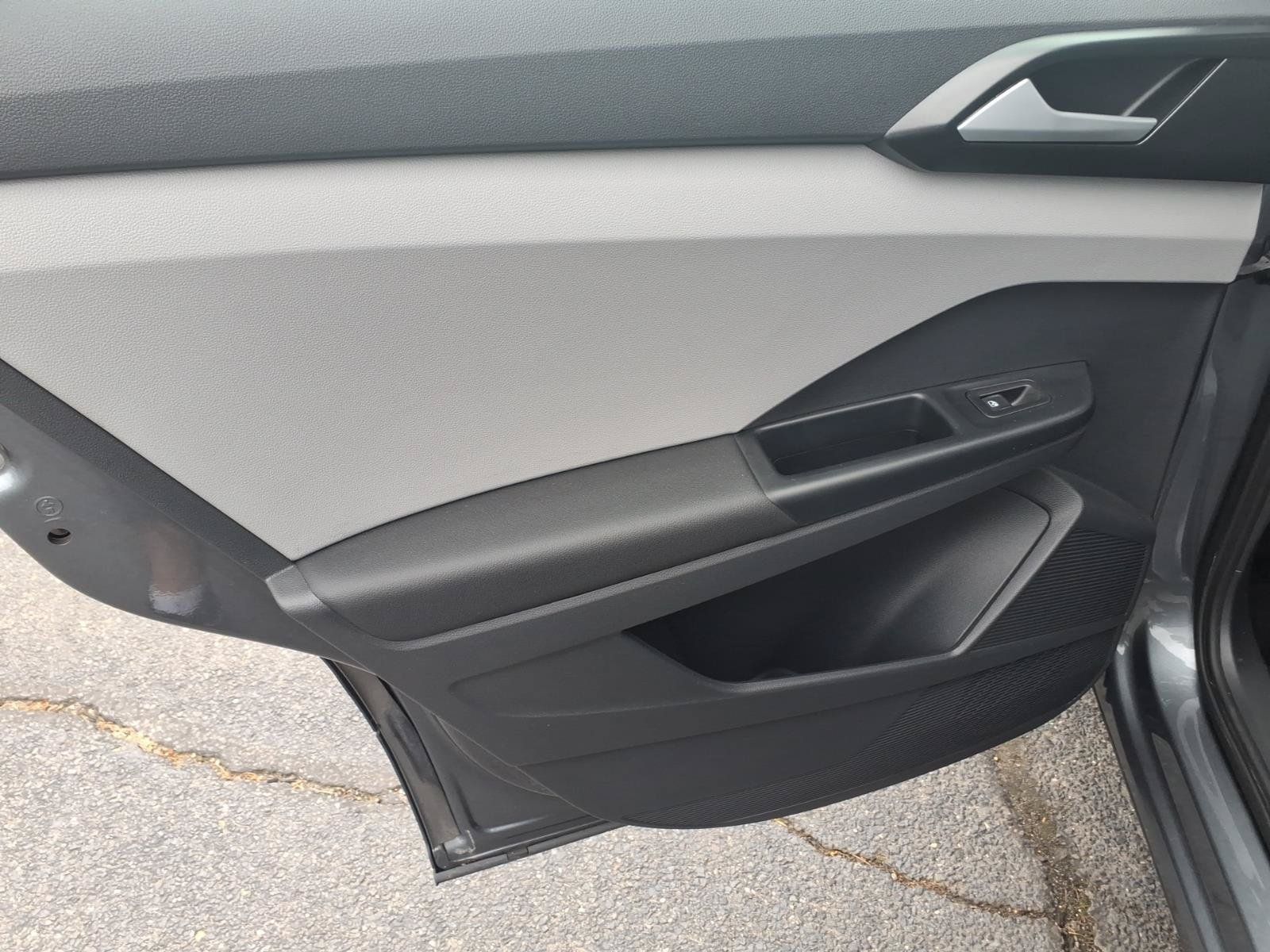 Certified 2023 Volkswagen Taos S FWD image 15
