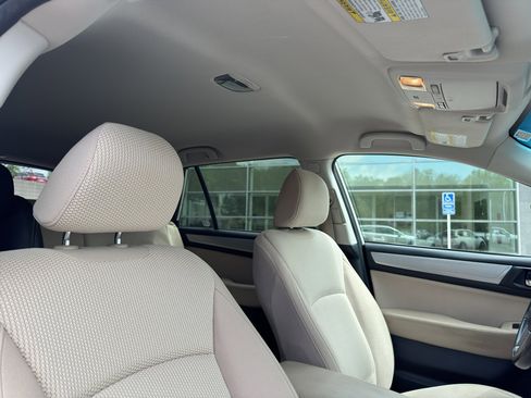 Used 2017 Subaru Outback 2.5i Premium AWD/4WD image 8