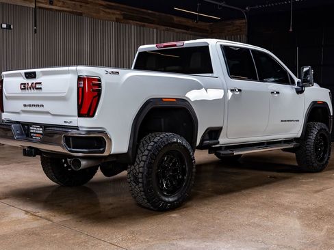 Used 2025 GMC Sierra 2500 SLT image 10