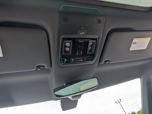 Used 2025 Volkswagen ID. Buzz Pro S Plus RWD image 30