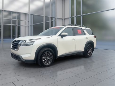 Certified 2022 Nissan Pathfinder SV image 4