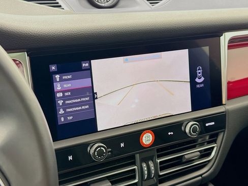 Certified 2025 Porsche Macan image 20