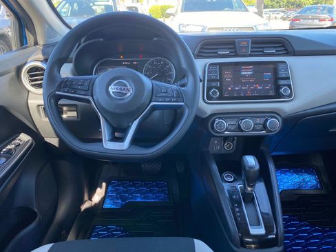 Used 2020 Nissan Versa SV image 9