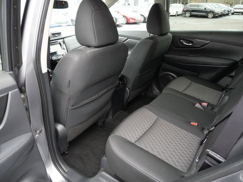 Used 2017 Nissan Rogue SV w/ SV Premium Package image 21