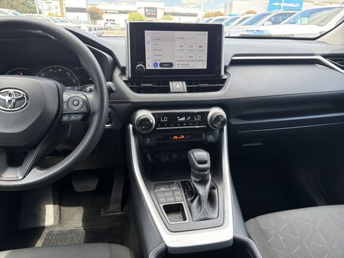 Used 2025 Toyota RAV4 XLE AWD/4WD image 32