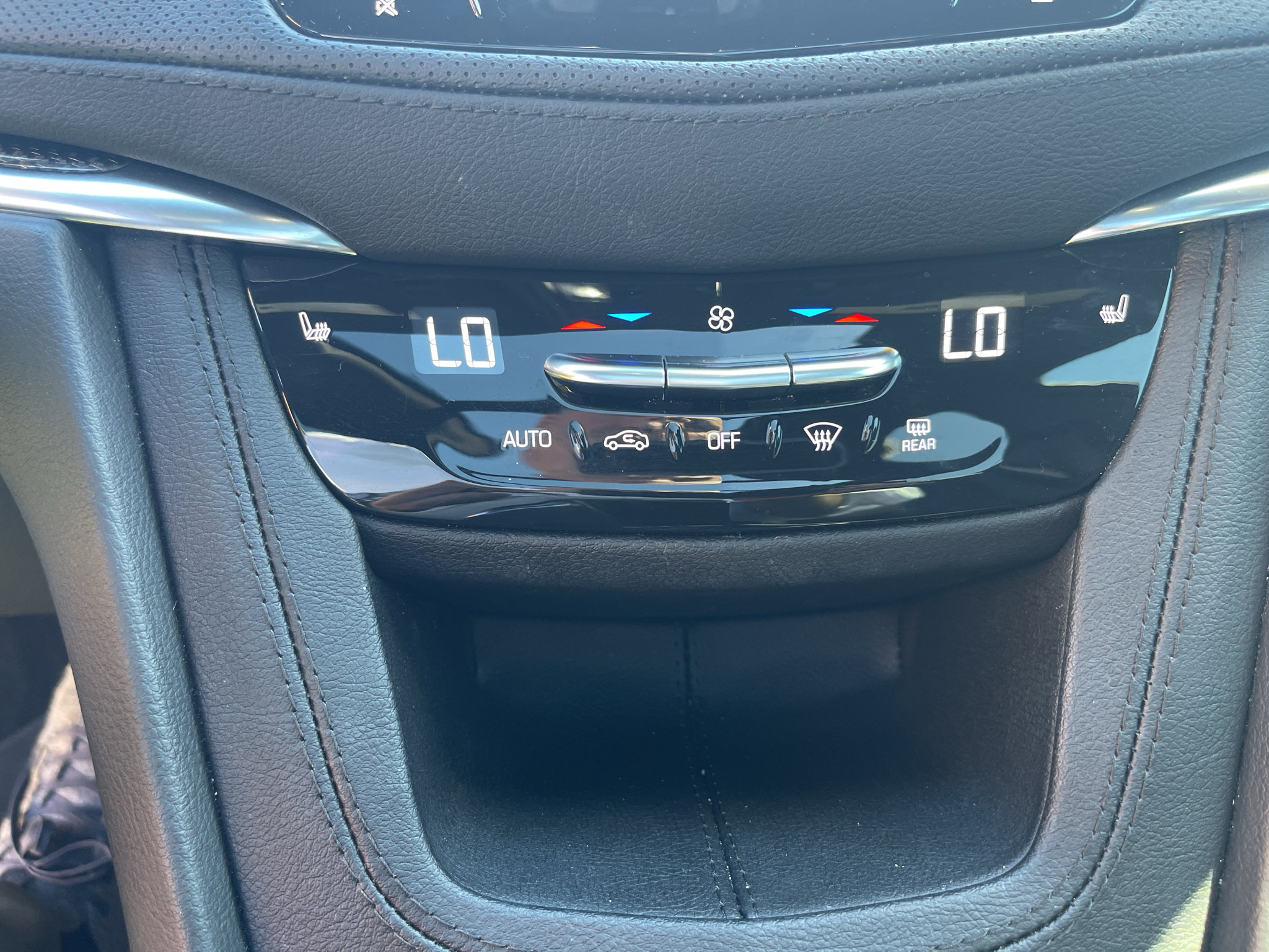 Used 2024 Cadillac XT5 Sportv w/ Technology Package AWD/4WD image 28