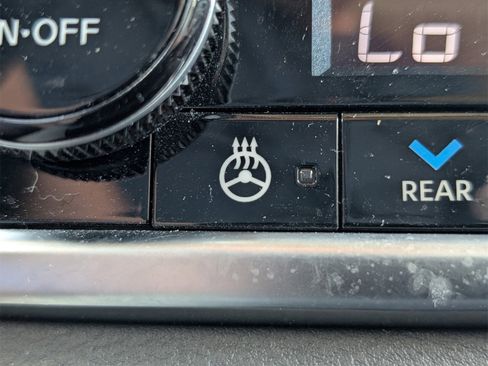 Used 2021 Nissan Rogue SL w/ Premium Package image 22