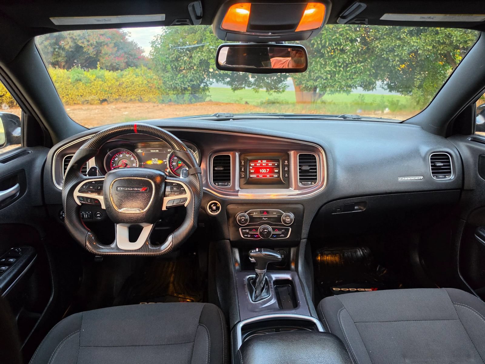 Used 2015 Dodge Charger SE w/ Popular Equipment Group RWD image 8