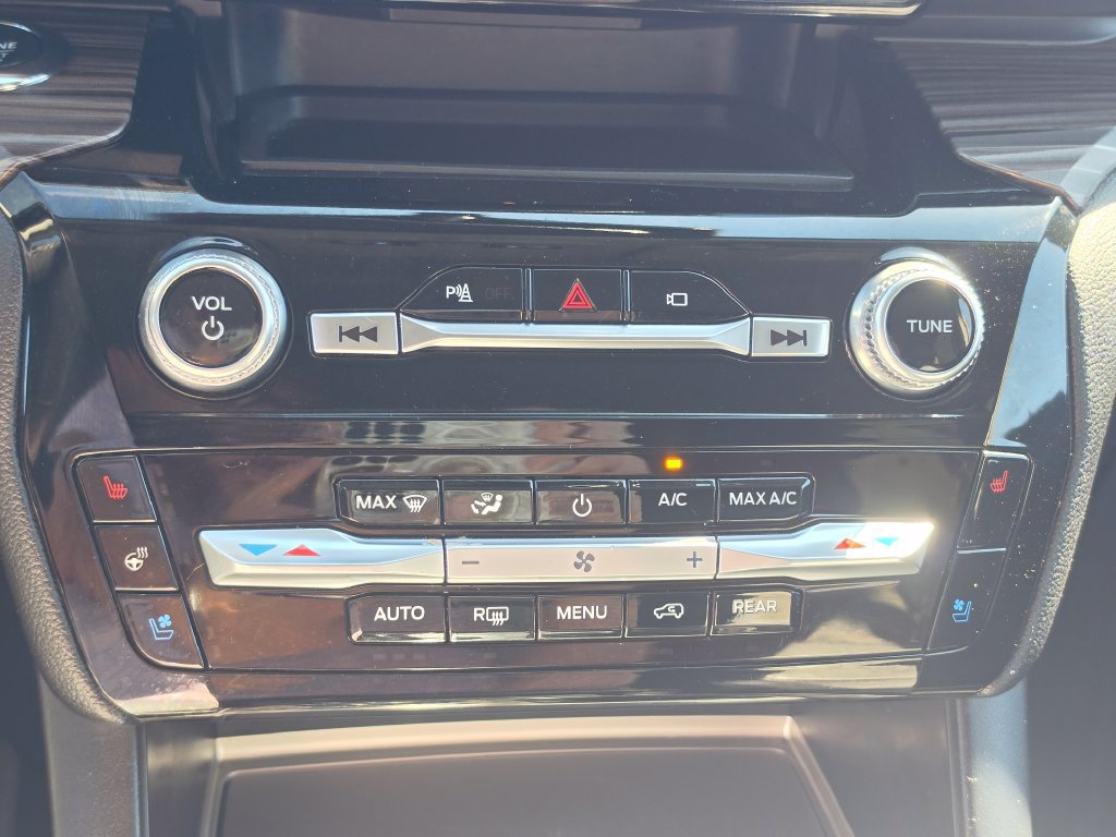 Used 2023 Ford Explorer Limited AWD/4WD image 23