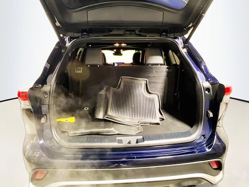 Used 2023 Toyota Highlander XSE image 34