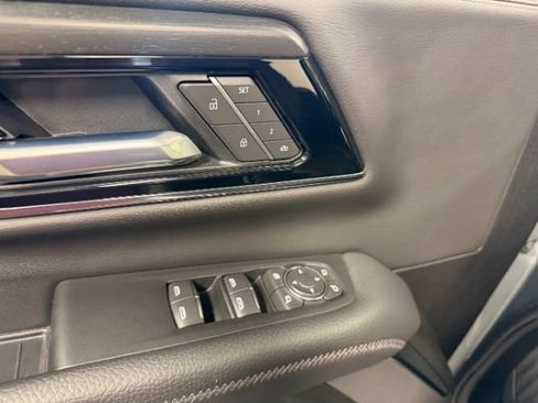 Used 2025 GMC Yukon Denali AWD/4WD image 11