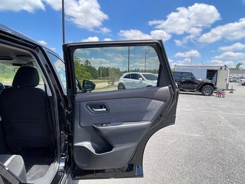 Used 2023 Nissan Rogue SV AWD/4WD image 48