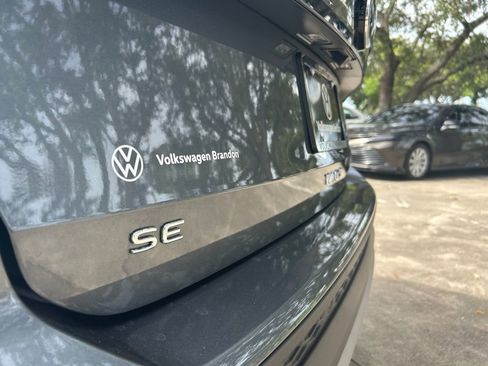 New 2025 Volkswagen Taos SE w/ Panoramic Sunroof Package image 26