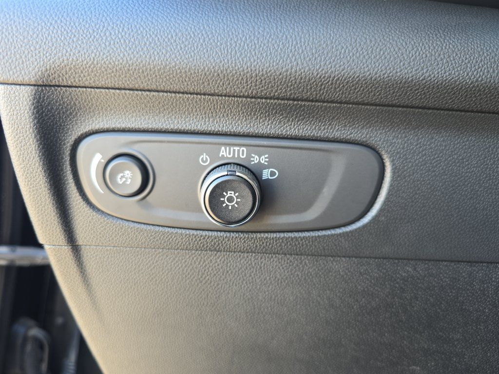 Used 2023 Buick Envision Preferred w/ Sport Touring Package AWD/4WD image 25