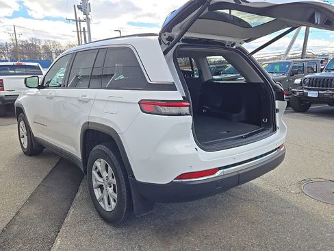 Certified 2023 Jeep Grand Cherokee Limited w/ MOPAR Finishing Package AWD/4WD image 13