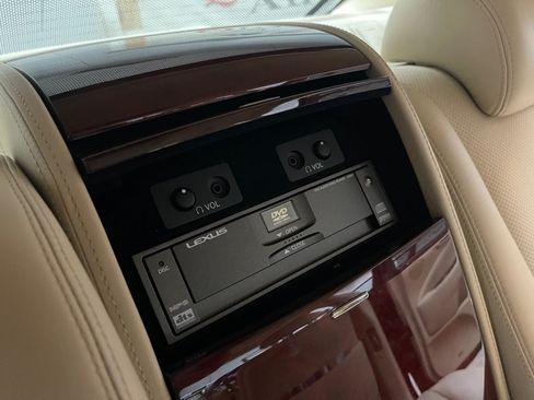 Used 2009 Lexus LS 460 L w/ Executive Class Seating Pkg RWD image 28