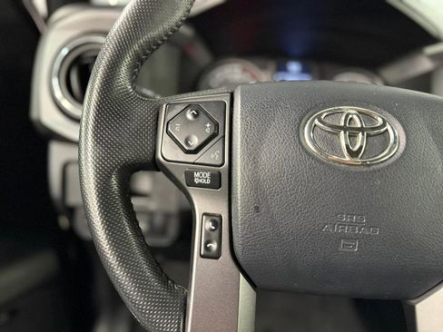 Used 2018 Toyota Tacoma TRD Sport image 33
