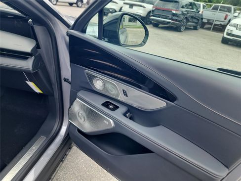 New 2025 Lincoln Nautilus Reserve image 25