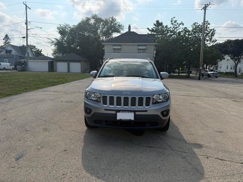 Used 2017 Jeep Compass Latitude AWD/4WD image 2