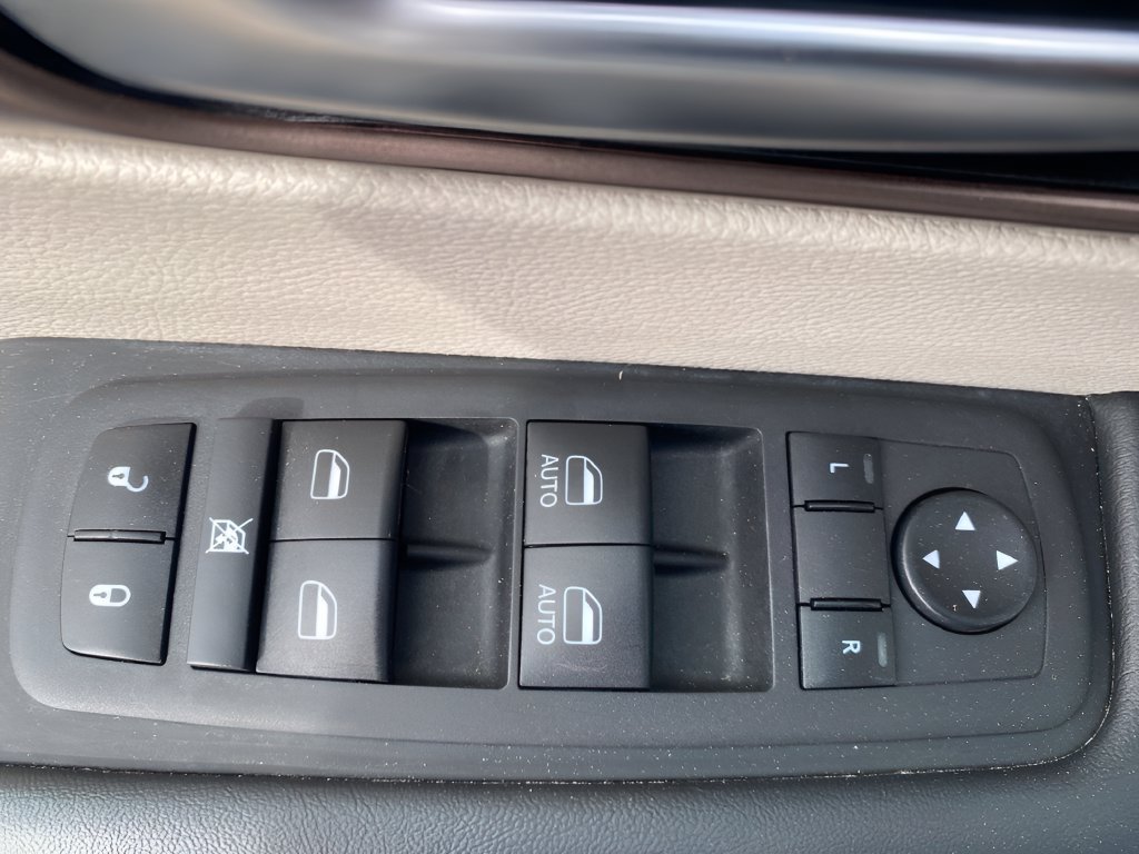Used 2023 Chrysler Voyager LX FWD image 11