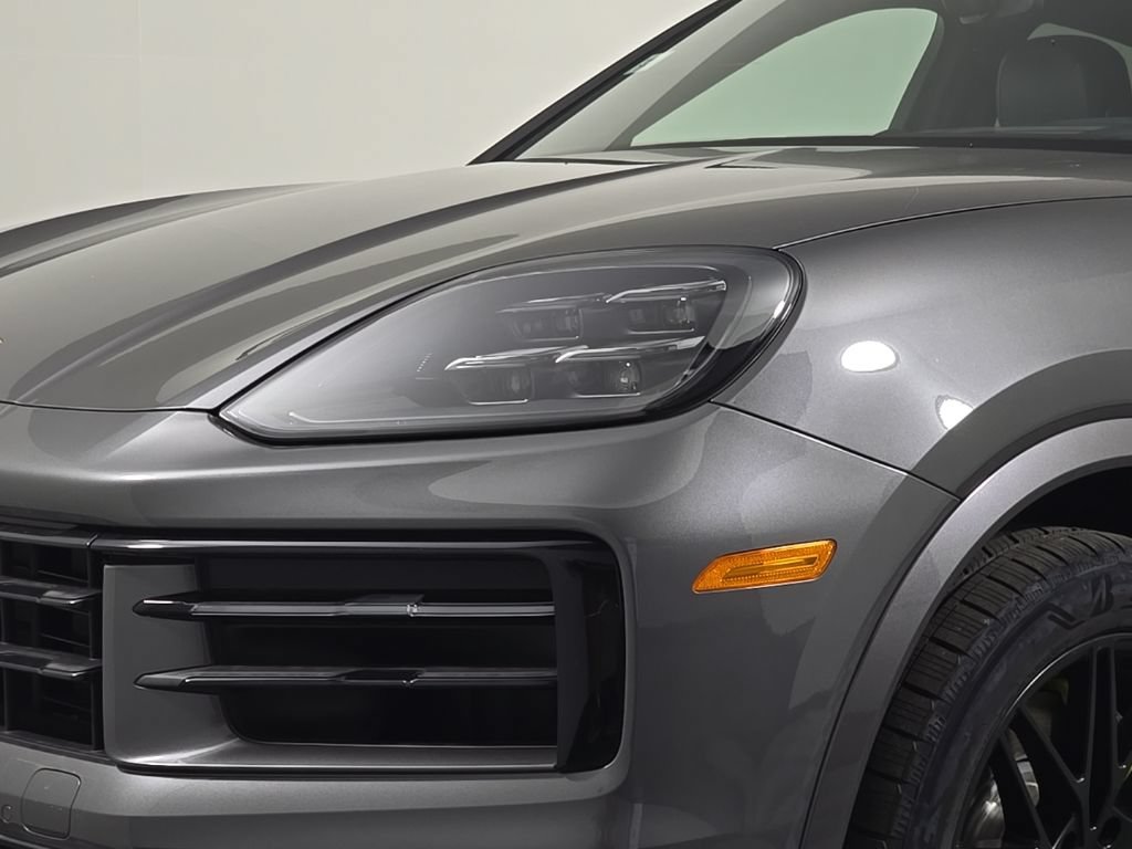 Certified 2025 Porsche Cayenne E-Hybrid Coupe AWD/4WD image 12