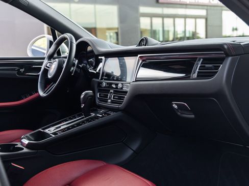 Certified 2023 Porsche Macan image 48