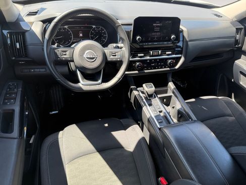 Used 2024 Nissan Pathfinder SV FWD image 15