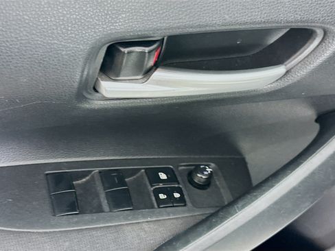 Used 2020 Toyota Corolla LE FWD image 15
