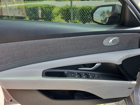 Used 2023 Hyundai Elantra Limited FWD image 17