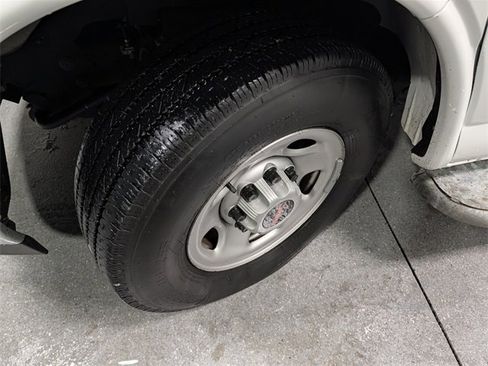 Used 2024 GMC Savana 2500 w/ Driver Convenience Package image 9