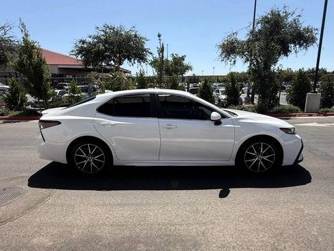 Used 2021 Toyota Camry SE FWD image 6