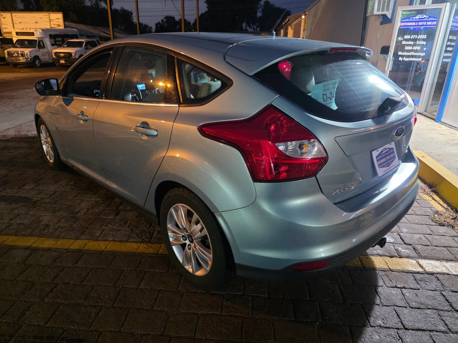 Used 2012 Ford Focus SEL w/ SEL/Titanium Winter Pkg FWD image 8