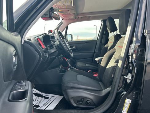 Used 2018 Jeep Renegade Trailhawk w/ UConnect 8.4 Nav Group image 9