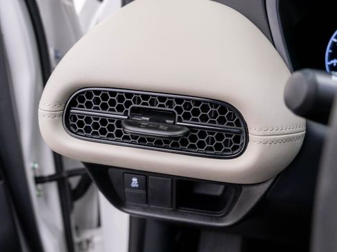 Used 2024 Honda HR-V LX image 29