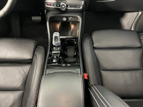 Used 2023 Volvo XC40 B5 Plus w/ Protection Package Premier image 16