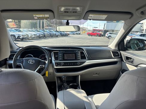Used 2015 Toyota Highlander LE image 35