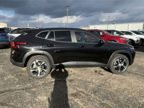 New 2026 Chevrolet Trax RS image 2