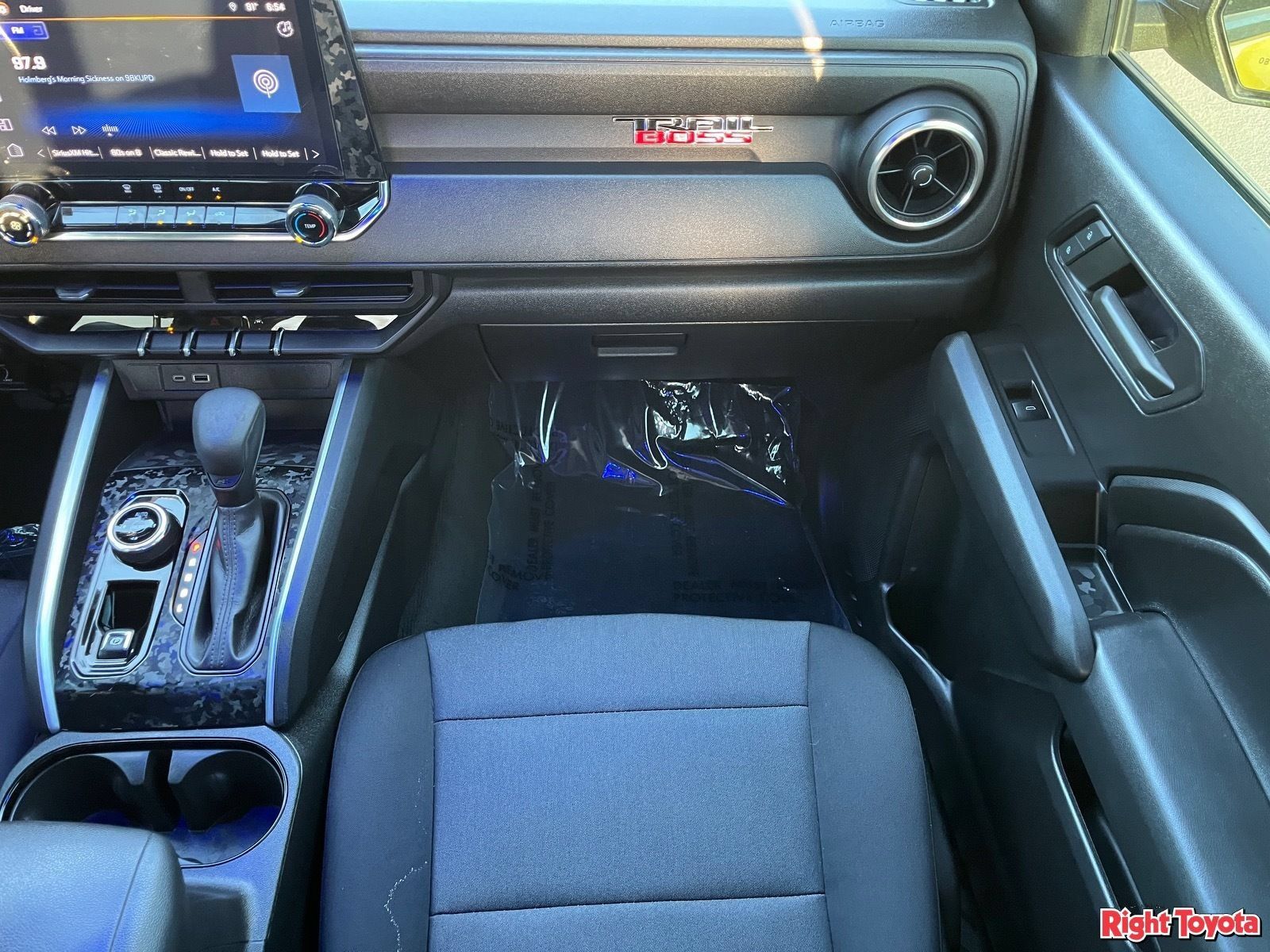 Used 2023 Chevrolet Colorado Trail Boss AWD/4WD image 18