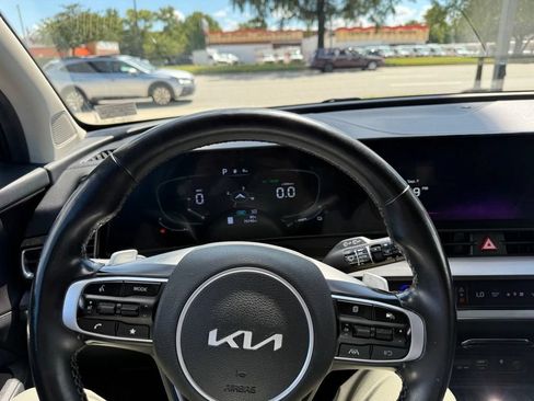 Used 2023 Kia Sportage EX AWD/4WD image 7