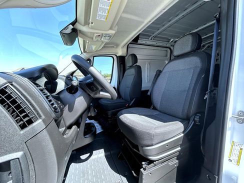 Used 2024 RAM ProMaster 2500 w/ Storage Group FWD image 10