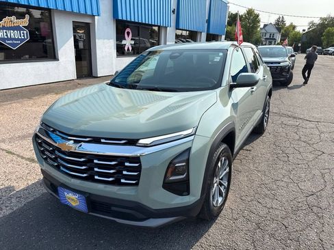 Used 2026 Chevrolet Equinox LT AWD/4WD image 3