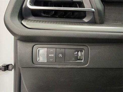 Used 2025 Chevrolet Traverse LT w/ LPO, Floor Liner Package image 28