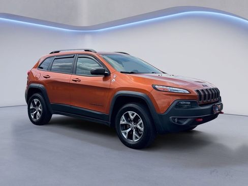 Used 2015 Jeep Cherokee Trailhawk w/ Comfort/Convenience Group AWD/4WD image 8