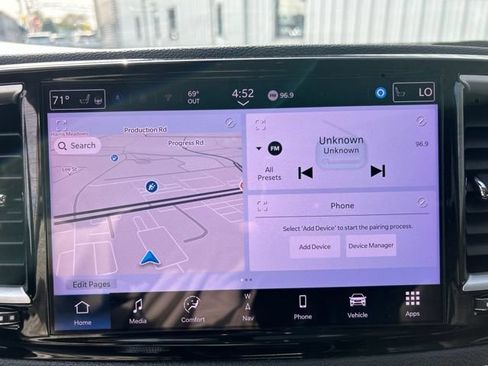 Used 2024 Chrysler Pacifica Limited FWD image 19