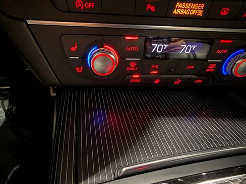 Used 2018 Audi S6 Prestige w/ Prestige Package image 40