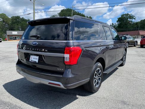 Used 2024 Ford Expedition Max XLT image 3