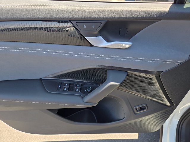 New 2026 Volkswagen Tiguan SE R-Line FWD image 10