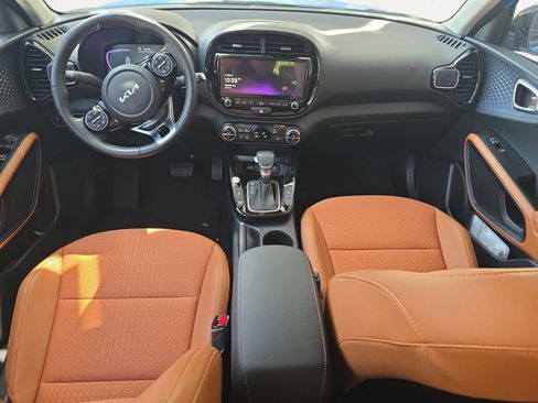 Certified 2025 Kia Soul EX FWD image 2
