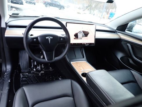 Used 2023 Tesla Model 3 Standard Range image 18