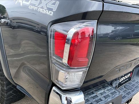 Used 2020 Toyota Tacoma TRD Off-Road AWD/4WD image 27